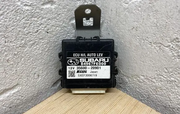 Subaru Impreza II Light module LCM 84967FE000 3560020901
