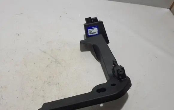 Volvo XC40 Headlight/headlamp mounting bracket 32318691
