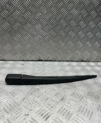 Rear wiper blade arm
