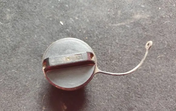 Nissan Note (E11) Fuel tank filler cap 