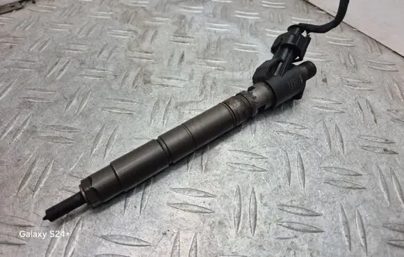 Volvo C30 Fuel injector 31303238 0445116046