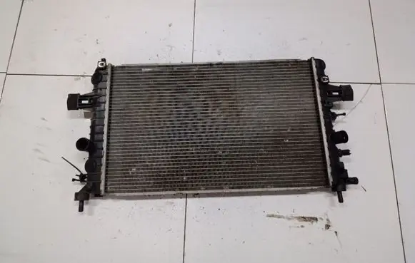 Opel Astra H Coolant radiator 