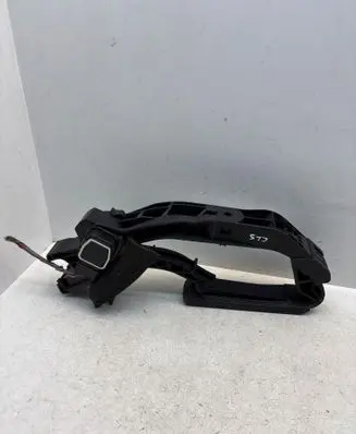 Mercedes-Benz CLS C219 Accelerator throttle pedal A2113010001 SB5183