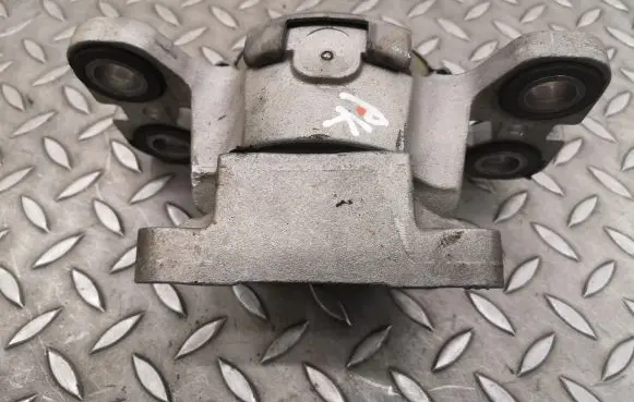 Engine mount bracket