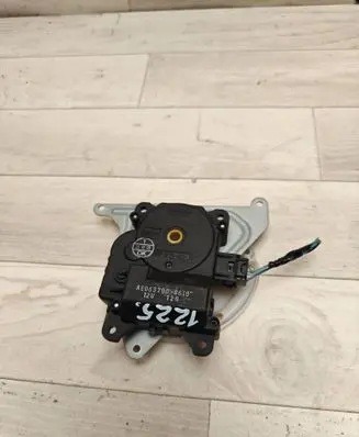 Toyota Avensis T250 Air flap motor/actuator AE0637008610