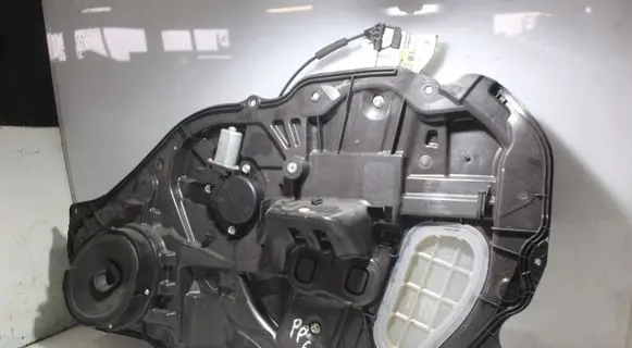 Mazda 6 Front window lifting mechanism without motor