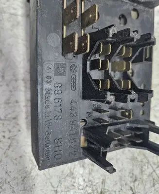 Volkswagen Golf II Fuse module 443941822 896178