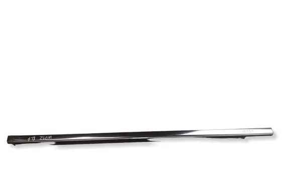 Mercedes-Benz S W221 Front door glass trim molding 