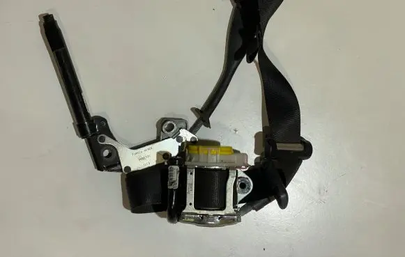 Ford Mustang VI Front seatbelt FR3B63612D64
