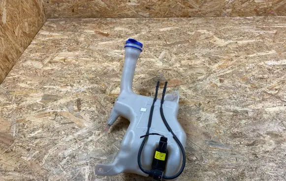 Ford Ka Windshield washer fluid reservoir/tank E4B517B613BA