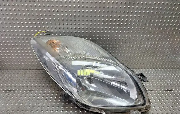 Toyota Yaris Headlight/headlamp 81110-0D350