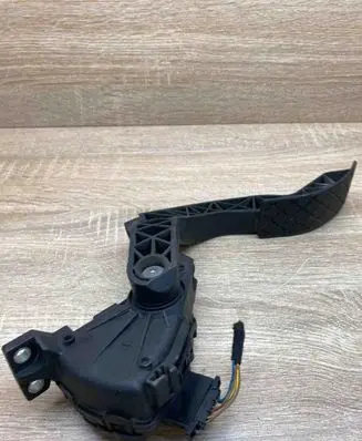 Volkswagen PASSAT B5.5 Accelerator throttle pedal 8D1721523J 6PV008376 WithPlug