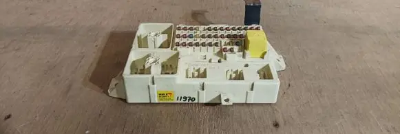 Jaguar S-Type Fuse module XR8T14A067BA