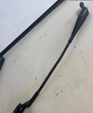 Peugeot 208 Front wiper blade arm 9673291980