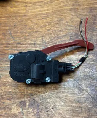 Audi A5 Sportback 8TA Air flap motor/actuator 412650750 K9749005 EFB330