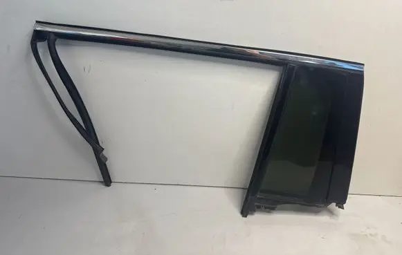 Jeep Grand Cherokee WL Rear side window 43R011667