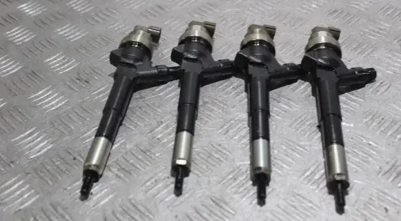 Opel Astra J Fuel injector 