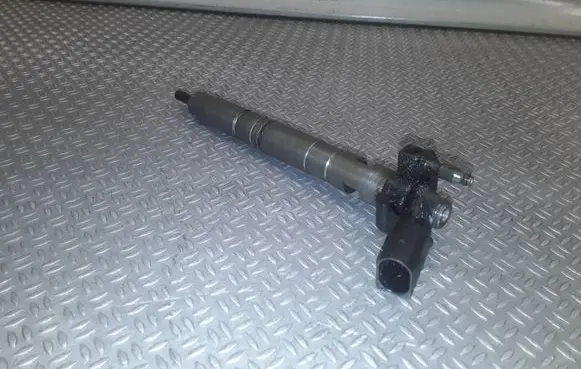 Volkswagen PASSAT B6 Fuel injector 03L130277 0445116030