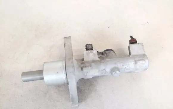 Master brake cylinder