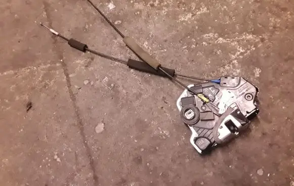 Lexus IS 220D-250-350 Front door lock R46B0304