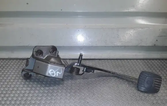 Nissan Note (E11) Clutch pedal 