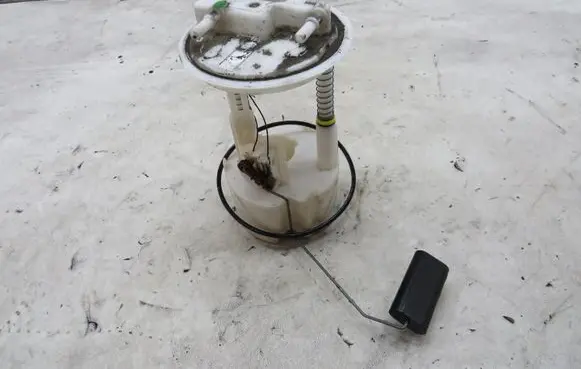 Nissan Juke I F15 In-tank fuel pump GMAUTO4574097