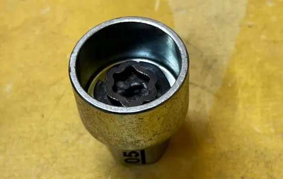 BMW X1 F48 F49 Nuts/bolts 112333054