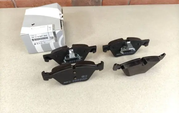 BMW 5 F10 F11 Brake pads (front) 8847064 6858047 6856591