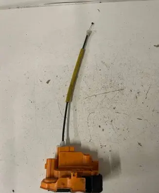 Fiat 500L Front door lock 51967084