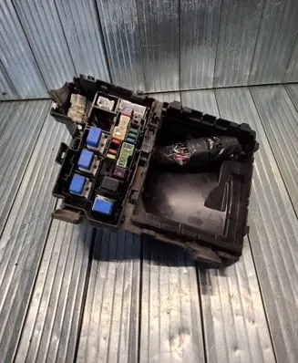 Nissan X-Trail T31 Fuse module 284B9JG00B 7154397130 7L5439713