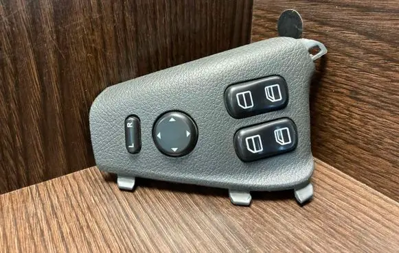 Mercedes-Benz Sprinter W901 W902 W903 W904 Electric window control switch 9017270428 0045459207
