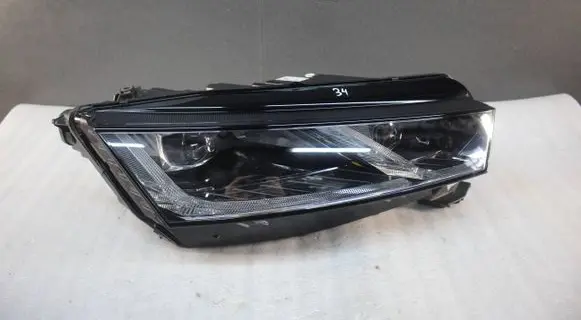 Skoda Octavia Mk4 Headlight/headlamp 030111823400 5E4941016A LE18A6419