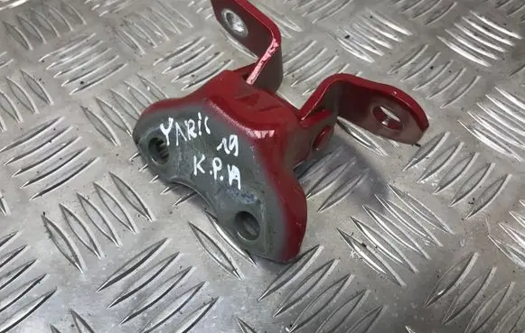 Toyota Yaris Front door lower hinge 