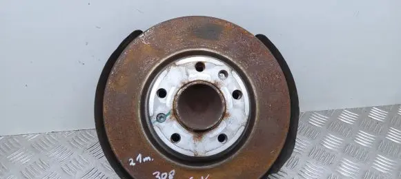 Rear wheel hub
