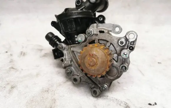 Opel Combo E Water pump Z16001023 9825082188