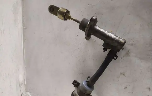Hyundai Elantra Clutch master cylinder