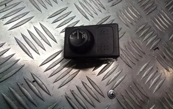 Nissan Primera Wing mirror switch