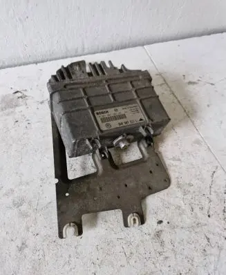 Volkswagen Golf III Engine control unit/module 8A0907311L 26SA3398 0261203188