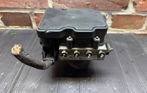 Mercedes-Benz Sprinter W906 ABS Pump A9069008601 269516 ZGS001