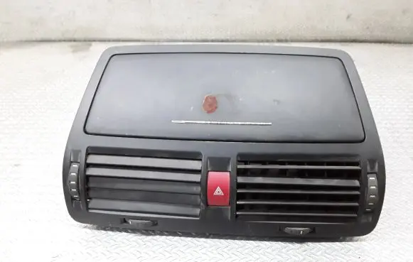 Skoda Octavia Mk2 (1Z) Dash center air vent grill 1Z0820951