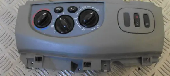 Renault Trafic II (X83) Climate control unit 275100120R X83WKG 20588