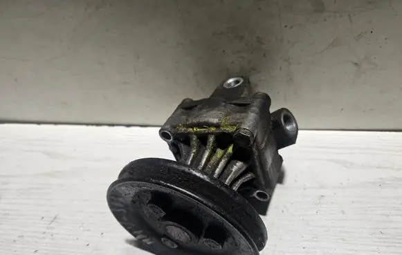 BMW 3 E36 Power steering pump 1141417 6507608