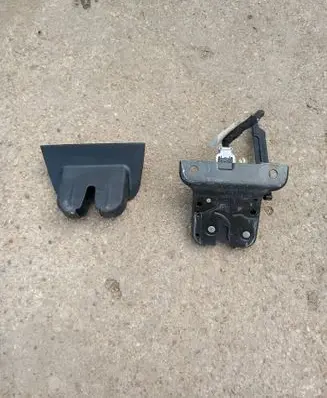 Audi A3 S3 8P Tailgate/trunk/boot lock/catch/latch 8P3827520A 8P3827469A
