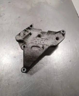 Volkswagen Touran I Engine mounting bracket 03G199207F