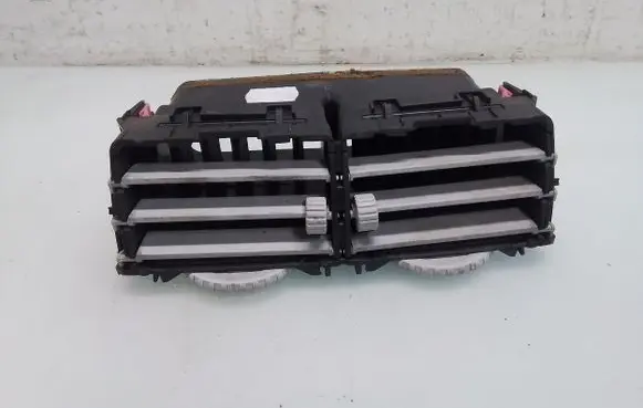 Toyota Yaris Dash center air vent grill