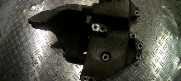 Opel Vectra B Engine mounting bracket 90528680