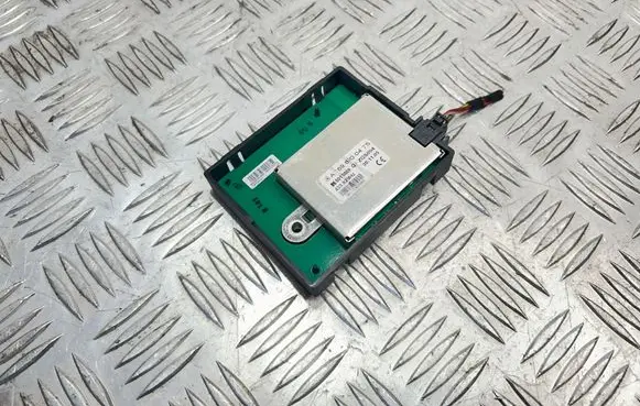 Mercedes-Benz B W245 Aerial antenna amplifier A1698200475 43392MHZ 50110009