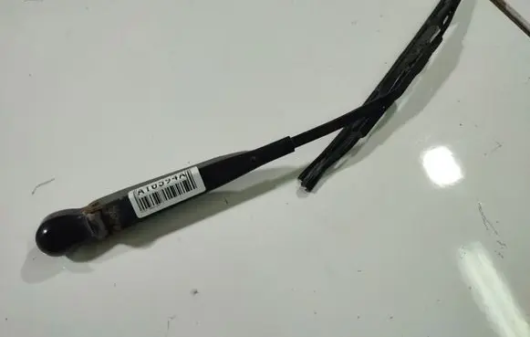 Rear wiper blade arm