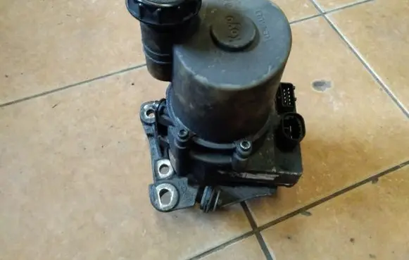 Renault Kangoo I Convertible roof hydraulic pump 8200520790