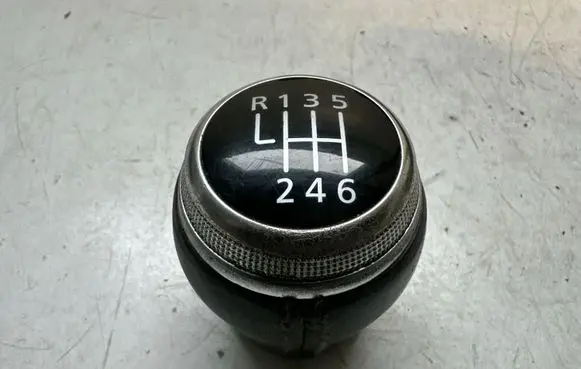 Dacia Duster II Gear lever shifter trim leather/knob 